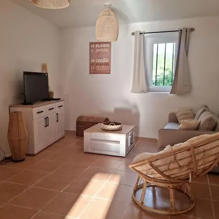 Maison De Village